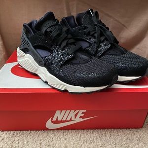 Nike Air Huarache Size 6Y (8.5W) NWT